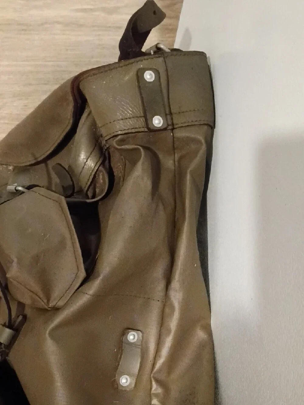 1980s Olive Green Military-Style Men’s Backpack